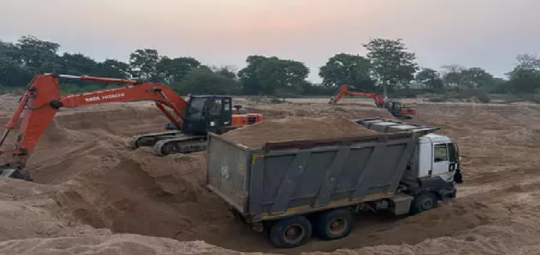 CG : महासमुंद में रेत के अवैध खनन पर कार्रवाई, अधिकारियों ने जब्त किए 2 मशीन और 7 वाहन…