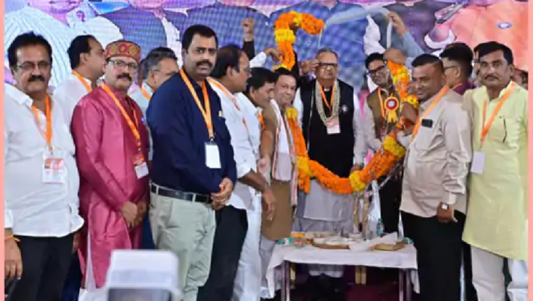 राजनांदगांव : ईंधन बचत की मिसाल : व्यापारियों ने बस से सफर कर अच्छी पहल की…