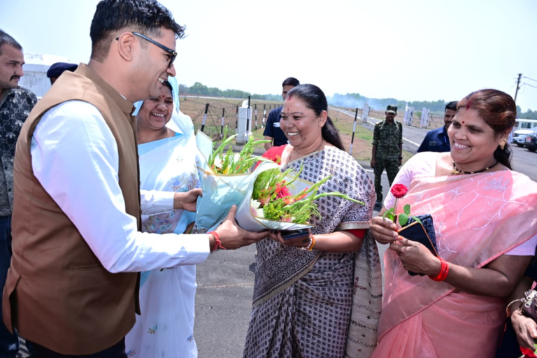 CG : वित्त मंत्री ओपी चौधरी का जशपुर आगडीह हवाई अड्डे पर आत्मीय स्वागत