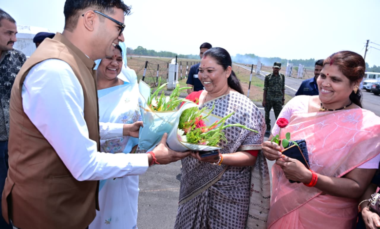 CG : वित्त मंत्री ओपी चौधरी का जशपुर आगडीह हवाई अड्डे पर आत्मीय स्वागत