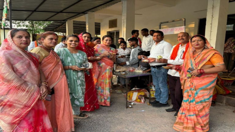 CG : पश्चिम बंगाल में भाजपा की जीत पर कवर्धा विधायक कार्यालय में जश्न…