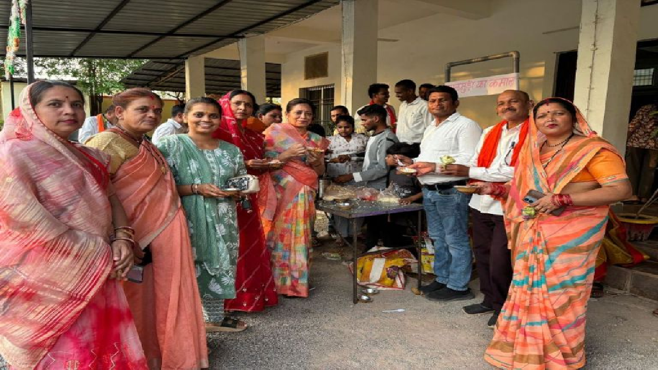CG : पश्चिम बंगाल में भाजपा की जीत पर कवर्धा विधायक कार्यालय में जश्न…