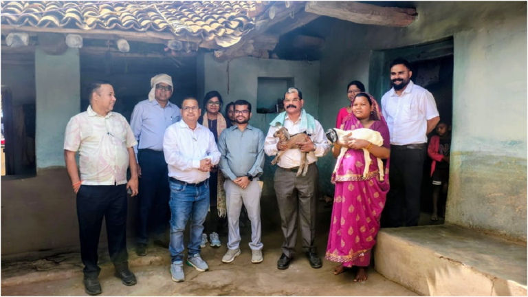 CG : बकरी पालन से लखपति दीदी बनी उद कुंवर : कलेक्टर ने की सराहना