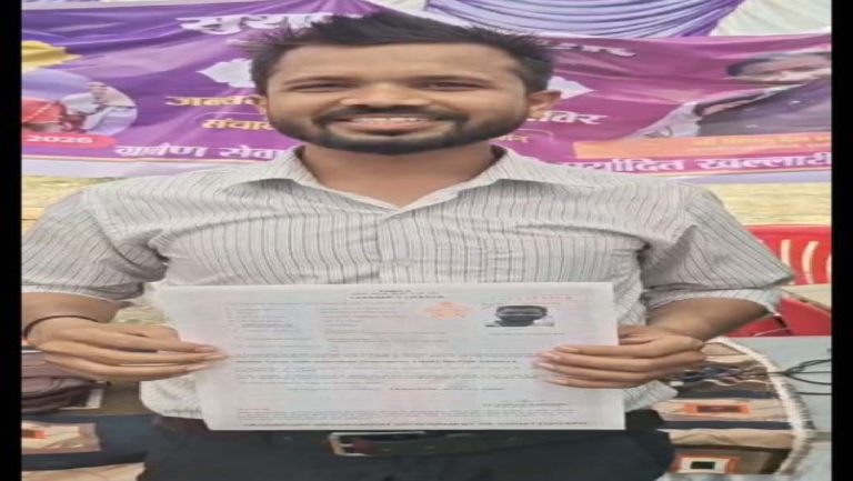 CG : समाधान शिविर में चंद मिनटों में बना लर्निंग लाइसेंस तो खिल उठा युवा अखिलेश का मन