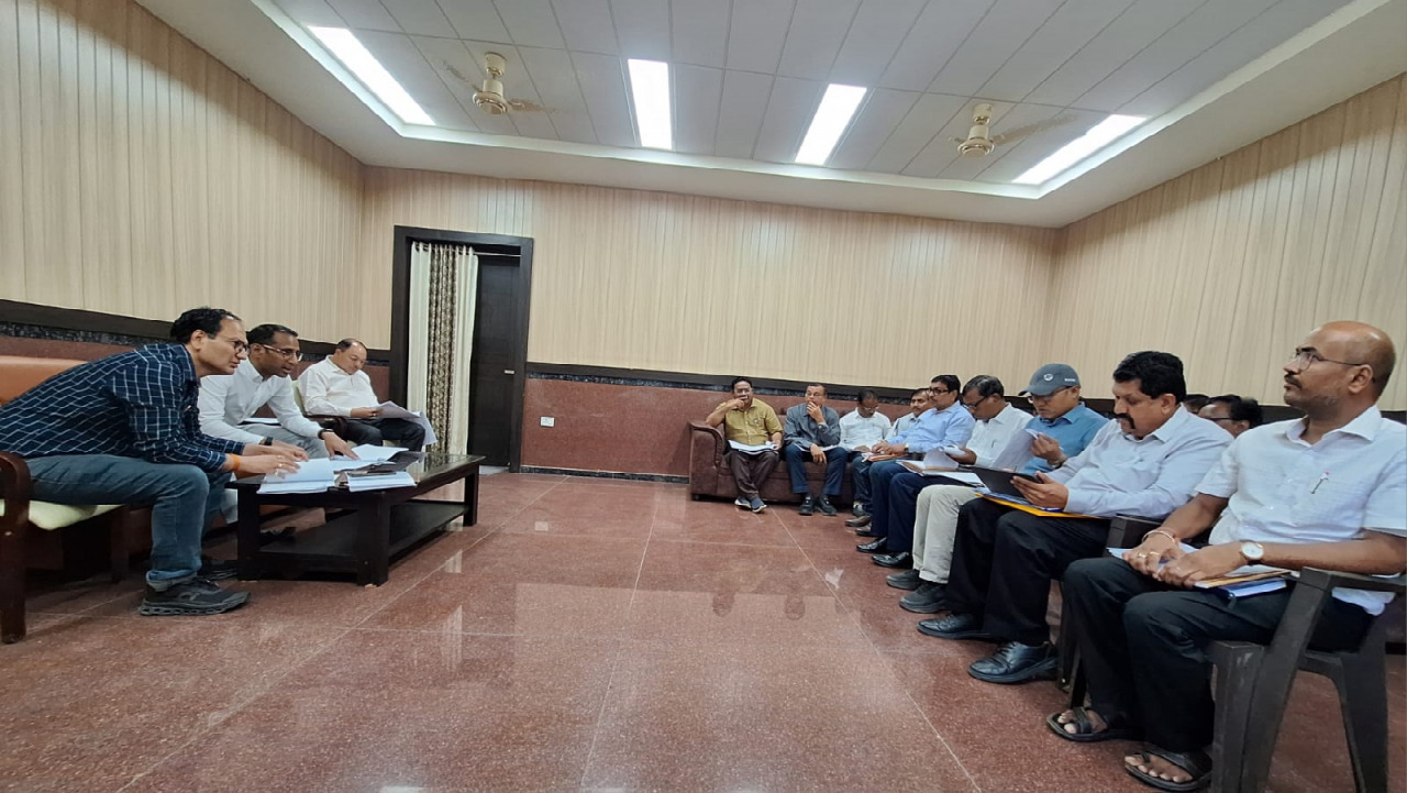 CG : लोक निर्माण विभाग के सचिव ने सड़कों का काम देखा