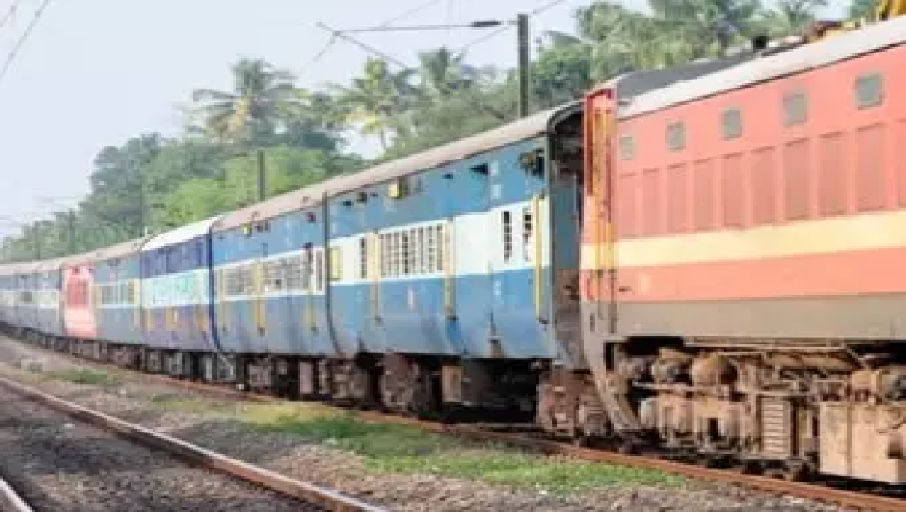 CG : निरस्त ट्रेनें बहाल, यात्रियों को बड़ी राहत
