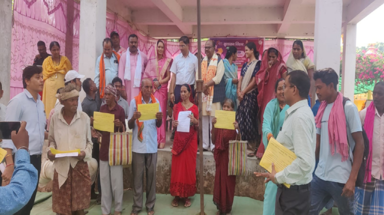 CG : सुशासन तिहार 2026: किलकिला शिविर में 7 हितग्राहियों को मिला पेंशन स्वीकृति आदेश