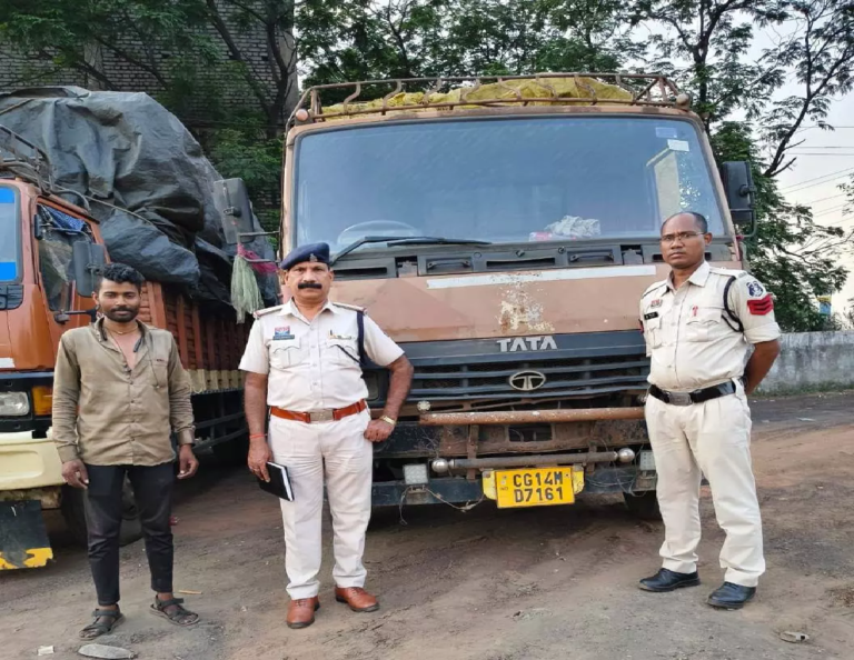 CG : माजदा वाहनों को पुलिस ने पकड़ा, 31 लाख की कबाड़ जब्त…