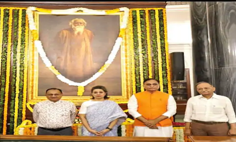 राजनांदगांव : टैगोर जयंती पर संविधान सदन में दी पुष्पांजलि…