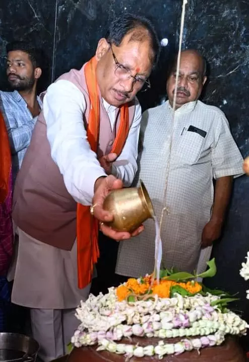CG : CM साय ने हाटकेश्वर महादेव मंदिर में पूजा-अर्चना कर प्रदेशवासियों के सुख समृद्धि की कामना की…