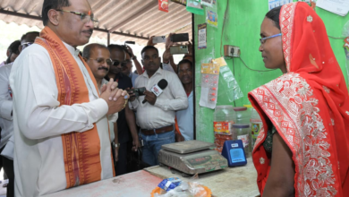 CG : सुशासन तिहार: मुख्यमंत्री साय पहुंचे ‘लखपति दीदी’ सुमिला की किराना दुकान : लौंग-इलायची से हुआ आत्मीय स्वागत