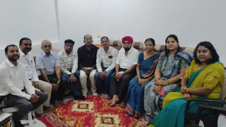 राजनांदगांव : काव्य गोष्ठी में वीर-शृंगार से जुड़ी रचनाएं पढ़ीं…