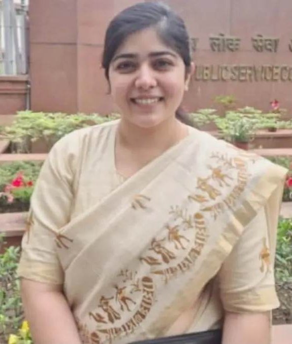 राजनांदगांव की बेटी सुष्मिता सिंह ने बढ़ाया प्रदेश का मान : UPSC IFS 2025 में हासिल की ऑल इंडिया 32वीं रैंक, जिले में खुशी की लहर