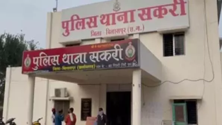 CG : लॉकअप में बंद हिस्ट्रीशीटर हुआ Instagram में Live, खुद को बिलासपुर का किंग बताया …