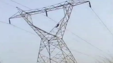 CG : अरे पत्नी को बुलाओं, हाईटेंशन बिजली टॉवर में चढ़कर पति ने किया ड्रामा …