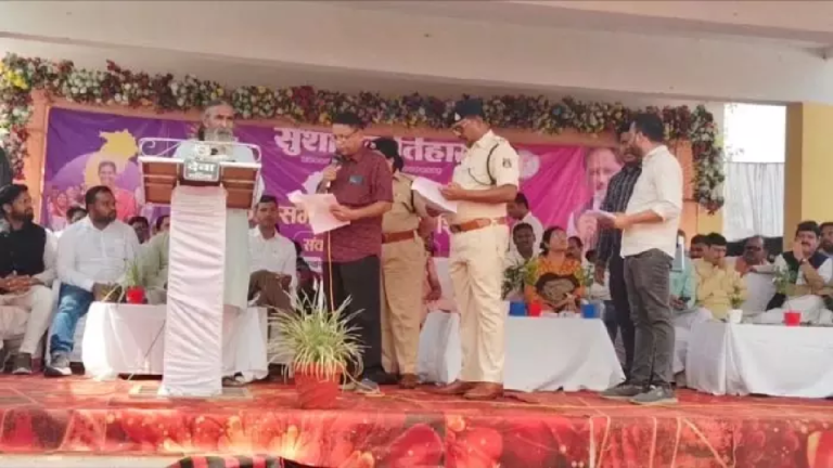 CG : सांसद ने अफसरों को चेताया…होशियारी मत मारो, काम करो …