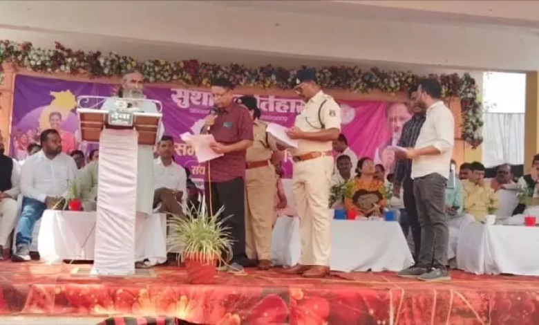 CG : सांसद ने अफसरों को चेताया…होशियारी मत मारो, काम करो …
