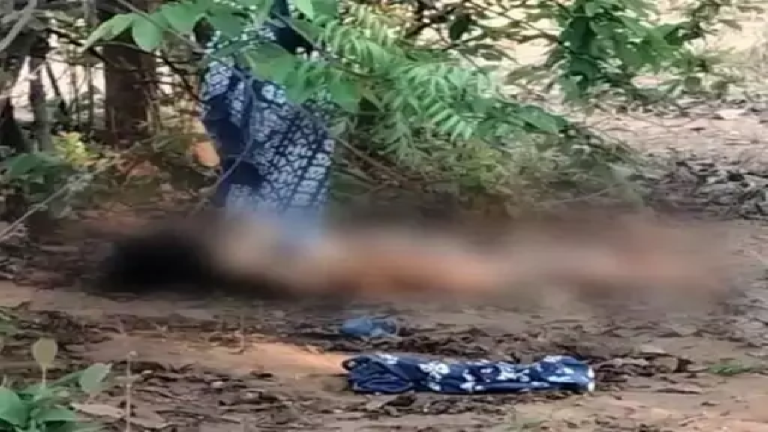 CG : युवती की अर्धनग्न हालत में लाश मिली …