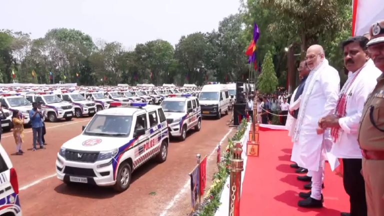 CG : केंद्रीय गृहमंत्री अमित शाह ने रायपुर में डायल 112 के नए वाहनों को दिखाई हरी झंडी …