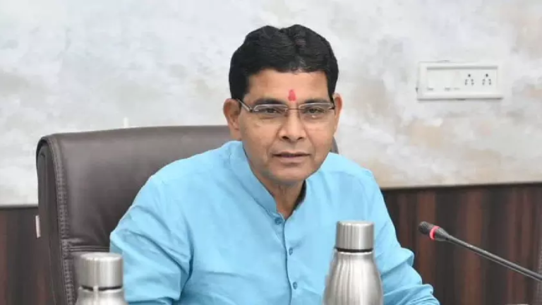 CG : राजस्व मंत्री टंकराम वर्मा ने छोड़ा पायलट-फॉलो वाहनों का काफिला …