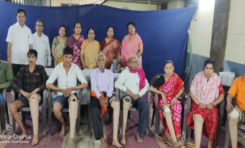 CG : 11 दिव्यांगों को मिले जयपुर पैर, परिवार के साथ लिया व्यसन मुक्ति का संकल्प …