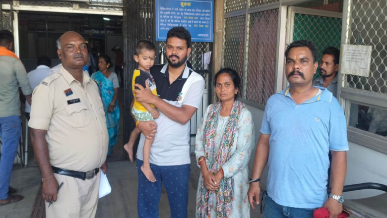 CG : गोलबाजार पुलिस ने लापता बच्चें को चंद घण्टों में खोजकर परिवार को सौपा …