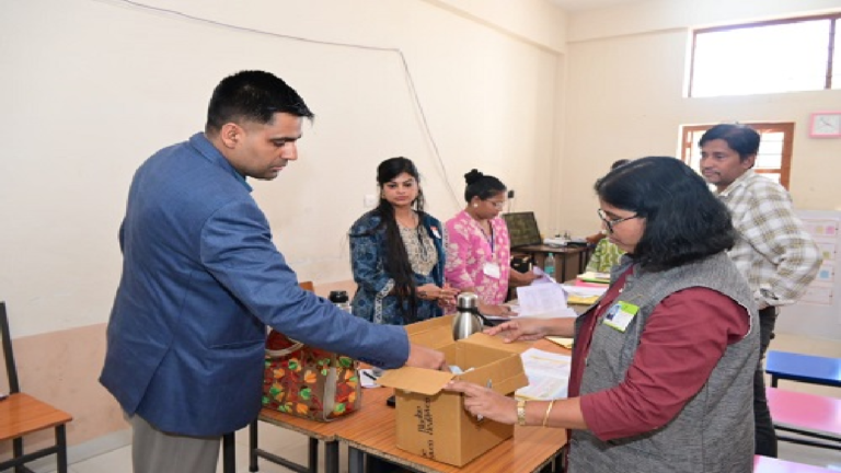 राजनांदगांव : कलेक्टर ने नीट-2026 परीक्षा केंद्र का औचक निरीक्षण कर व्यवस्थाओं का लिया जायजा …