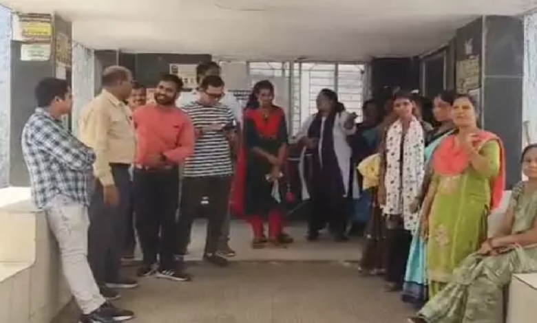 CG : संडे छुट्टी गिने-चुने कर्मचारियों को, अस्पताल में हुआ बवाल …