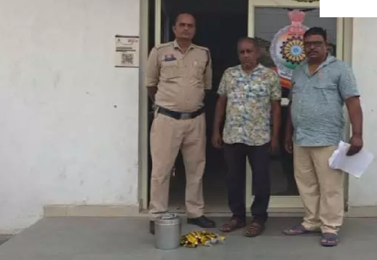 CG : बच्चों को सोल्यूशन ट्यूब बेचने वाला किराना दुकानदार गिरफ्तार, शराब कोचिए भी पकड़ाए …