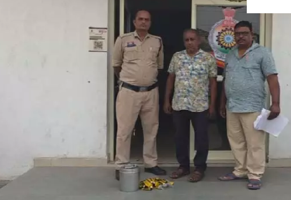 CG : बच्चों को सोल्यूशन ट्यूब बेचने वाला किराना दुकानदार गिरफ्तार, शराब कोचिए भी पकड़ाए …