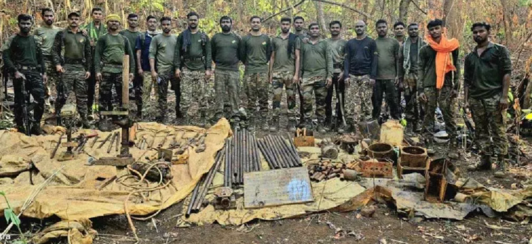 CG : माओवादी हथियार निर्माण केंद्र का भंडाफोड़, भारी विस्फोटक और हथियार बरामद …