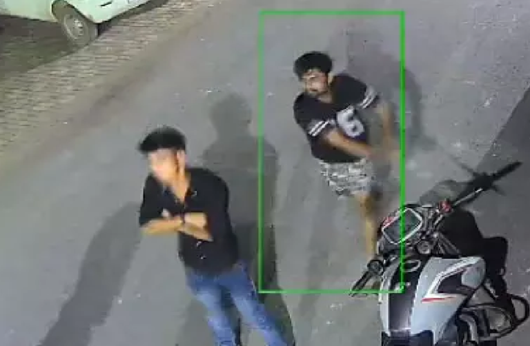 CG : कार से डंडा निकाला और पीछे से युवक पर किया हमला, इंद्रप्रस्थ कॉलोनी में वारदात …