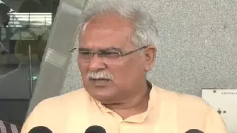 CG : बिना देखें वंदे मातरम नहीं गा पाएंगे छग के मंत्री : भूपेश बघेल …