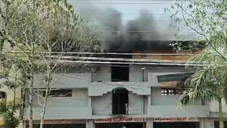 CG : खाद्य तेल स्टॉक वाली दुकान में लगी आग, लाखों का नुकसान …