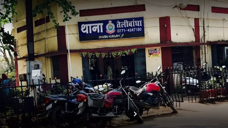CG : अधिकारी के पारिवारिक विवाद में कूदा फर्जी पत्रकार, मोबाइल लेकर फरार …