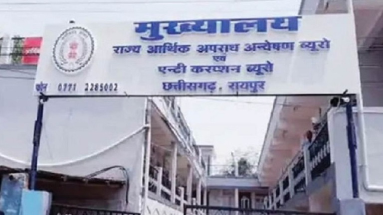 CG : दो जिलों में एसीबी की बड़ी कार्रवाई: रिश्वत लेते दो बाबू गिरफ्तार …