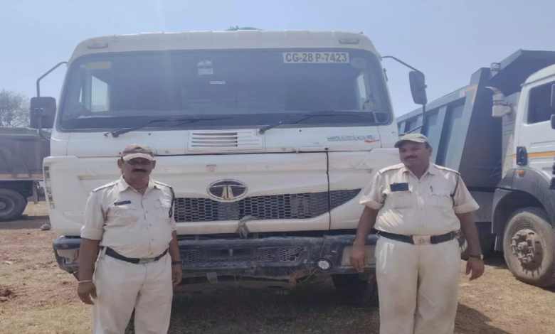 CG : रेत और चूनापत्थर से भरे 3 हाईवा जब्त, प्रशासन की सख्त कार्रवाई …