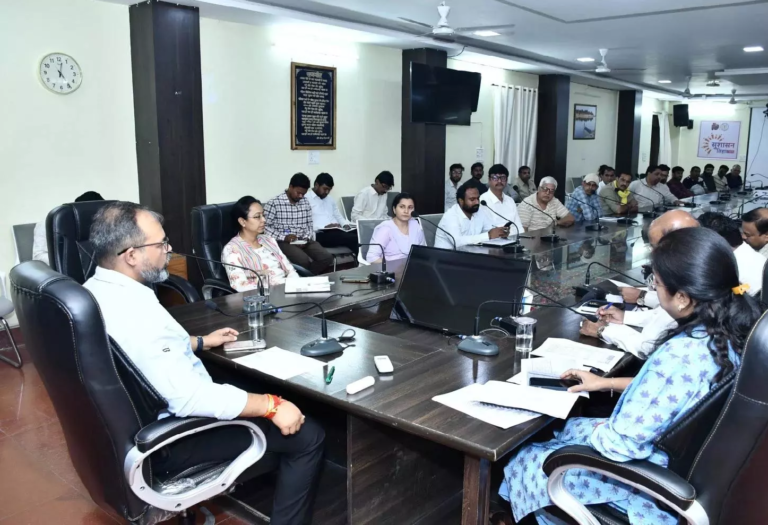 CG : मुंगेली में पेट्रोल पंपों पर भीड़, प्रशासन सख्त …