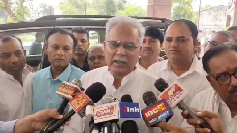 CG : बागेश्वर बाबा से भूपेश बघेल ने की मांग, पेट्रोल-डीजल के बढ़ते दाम भी कम कराकर दिखाएं …