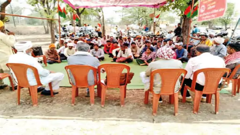 राजनांदगांव : छत्तीसगढ़ मुक्ति मोर्चा ने शहीदों को दी श्रद्धांजलि …