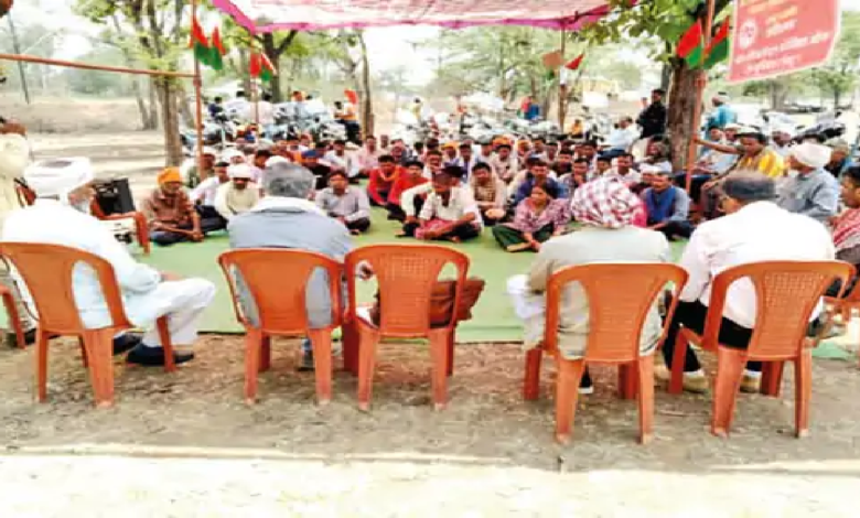 राजनांदगांव : छत्तीसगढ़ मुक्ति मोर्चा ने शहीदों को दी श्रद्धांजलि …