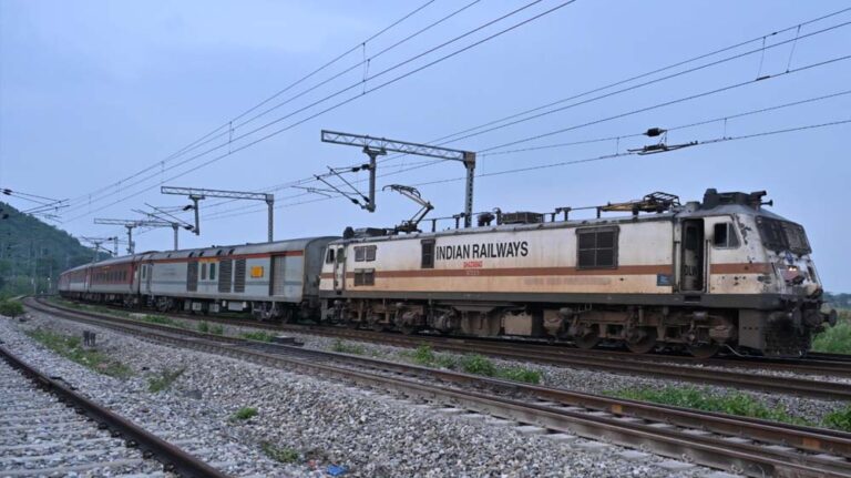 rail_train_173.jpg