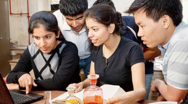 student_college79_3.jpg