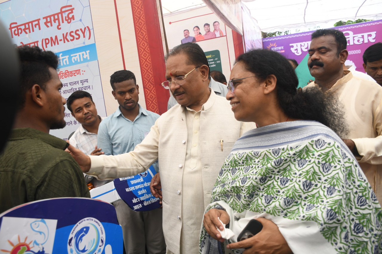 CG : ’मत्स्य पालकों को मिली नई उड़ान, आजीविका सशक्त बनाने मुख्यमंत्री ने वितरित की आधुनिक सामग्री’