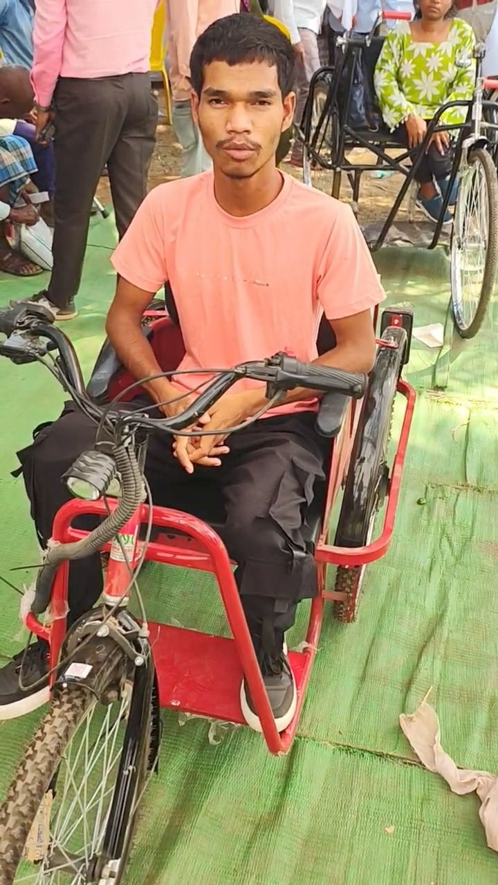 CG : सूरज कुमार वाकरे की प्रेरक यात्रा : मोटराइज्ड ट्रायसायकल से मिली नई उड़ान…