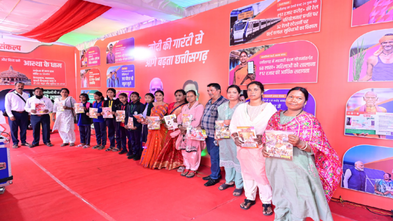 CG : फोटो प्रदर्शनी के दूसरे दिन विद्यार्थियों और आमजनों ने दिखाई उत्साहपूर्ण भागीदारी