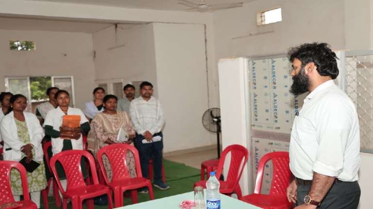 CG : ग्रामीण स्वास्थ्य सेवाओं की गुणवत्ता सुनिश्चित करने कलेक्टर ने उप स्वास्थ्य केंद्र रौनी का किया निरीक्षण…