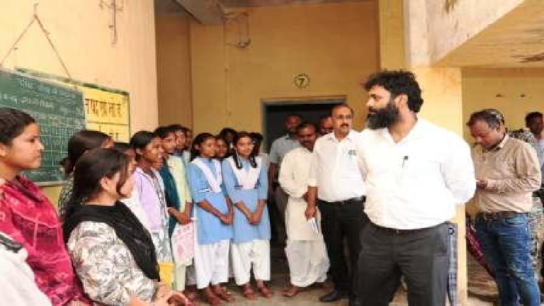 CG : कलेक्टर ने शासकीय उच्चतर माध्यमिक विद्यालय रौनी का किया निरीक्षण…