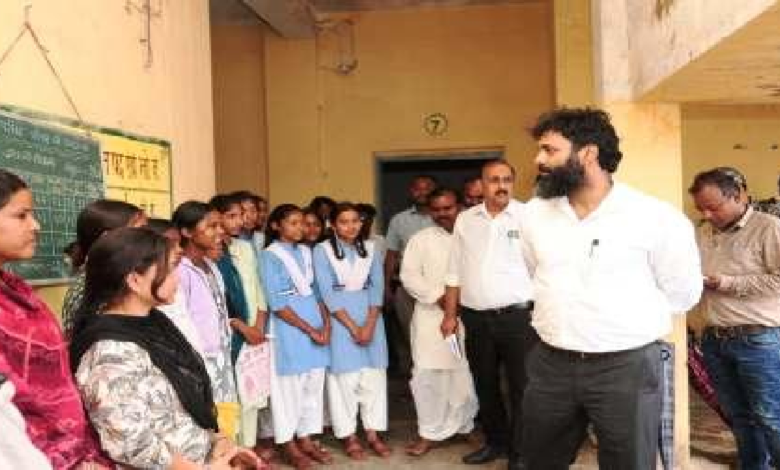 CG : कलेक्टर ने शासकीय उच्चतर माध्यमिक विद्यालय रौनी का किया निरीक्षण…