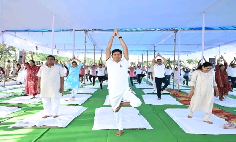 CG : योग हमारी सांस्कृतिक विरासत और स्वस्थ जीवन का आधार है : वित्त मंत्री ओ.पी. चौधरी